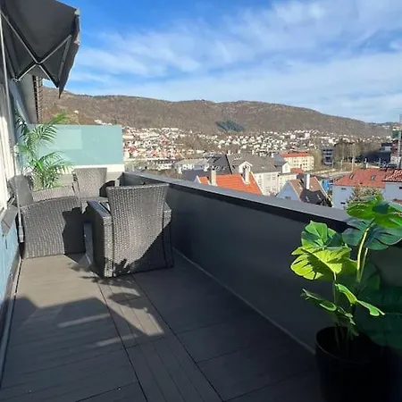 Apartmán Newly Upgraded Apt: Two Balconies, Sun-drenched! *